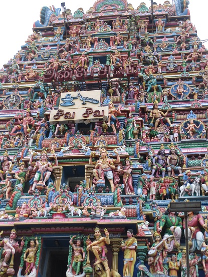 Een typische ingang van een tempel in Tamil-Nadu...